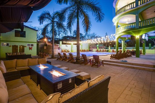 Sister Hotel: Midas Belize - Pool Lounge